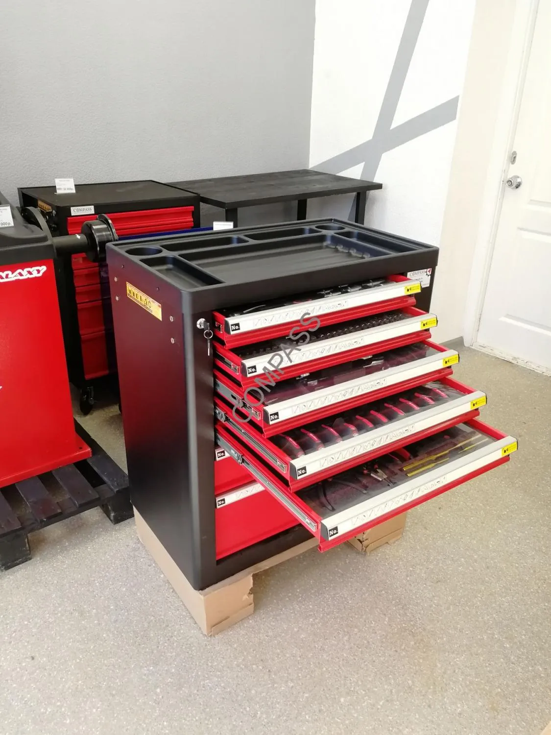 Подкатная тележка на 7 ящиков, 240 предметов купить